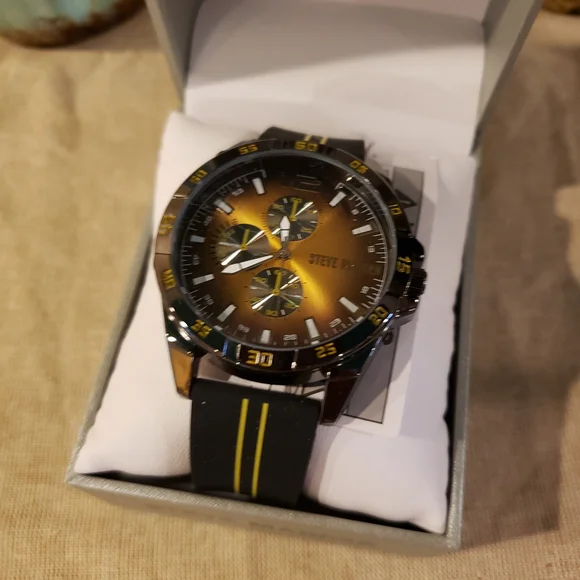 NIB! Steve Madden Black & Gold Chronograph Watch